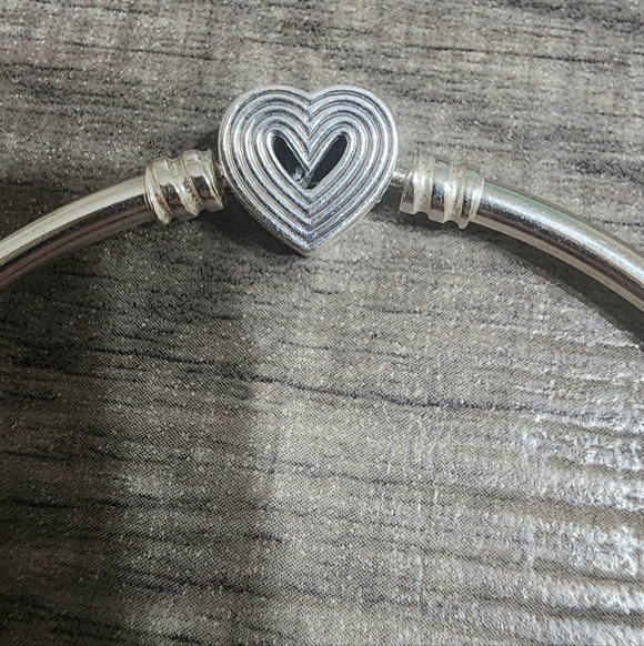 Pandora Radiating Heart Clasp Bangle Sterling silver - Picture 5 of 10